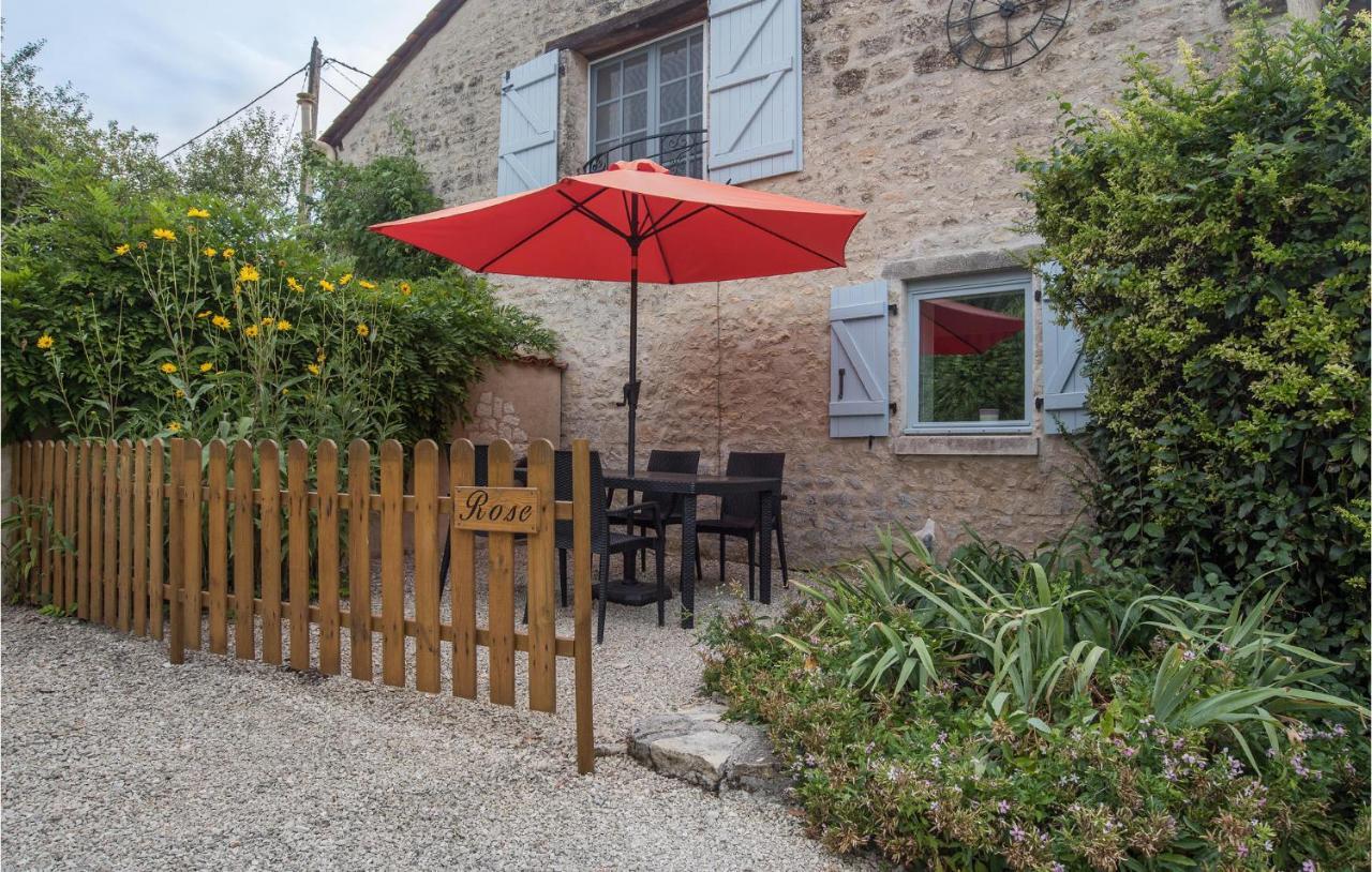 Lovely Home In Nanclars With Kitchen Exterior foto